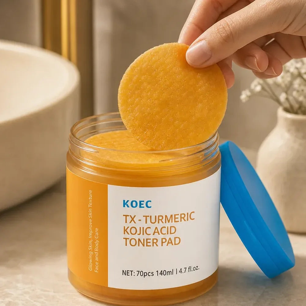 Pad de cúrcuma siendo retirado del envase KOEC